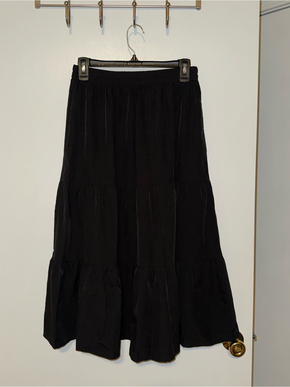 Women’s Black Tiered Midi Skirt with Elastic Waist